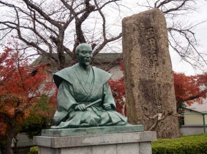 石田三成座像と顕彰碑