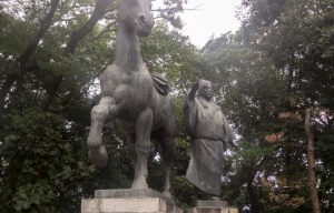 山内一豊・妻の銅像