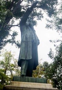 乾（板垣）退助像