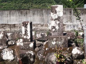 中岡慎太郎遺髪墓地
