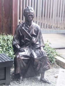 近藤長次郎像